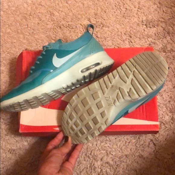 Nike shoes - Picture 2 of 4